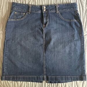 Old Navy Denim Mini Skirt 🍒